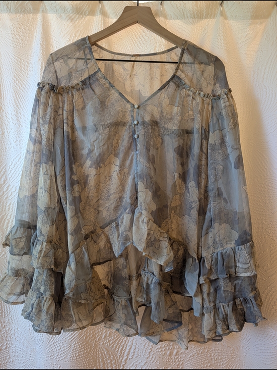 Free People Tops - Free People Women’s Floral Ruffle V-Neck Blouse in Gray/Blue